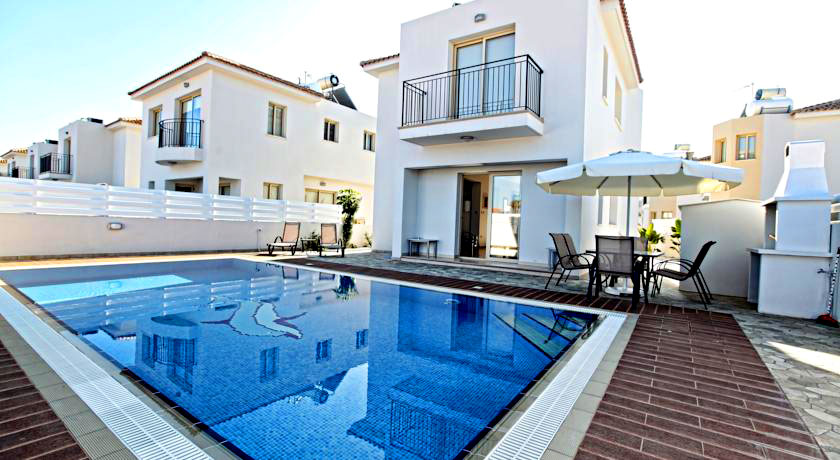 Hotel with private pool - Palm Village Villas