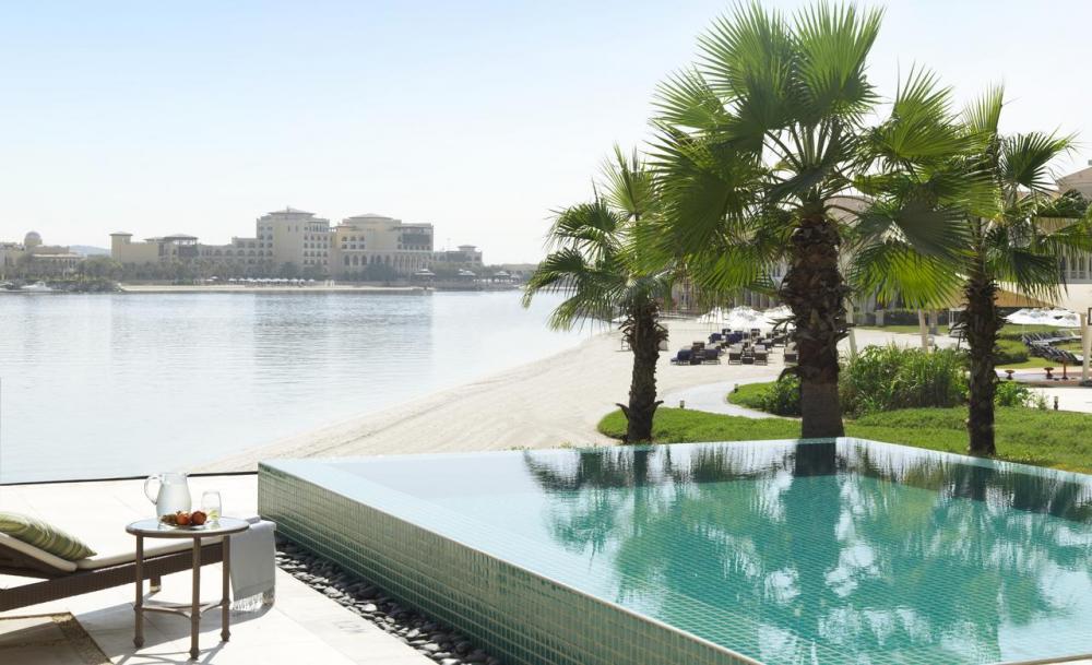 Hotel with private pool - The Ritz-Carlton Abu Dhabi, Grand Canal