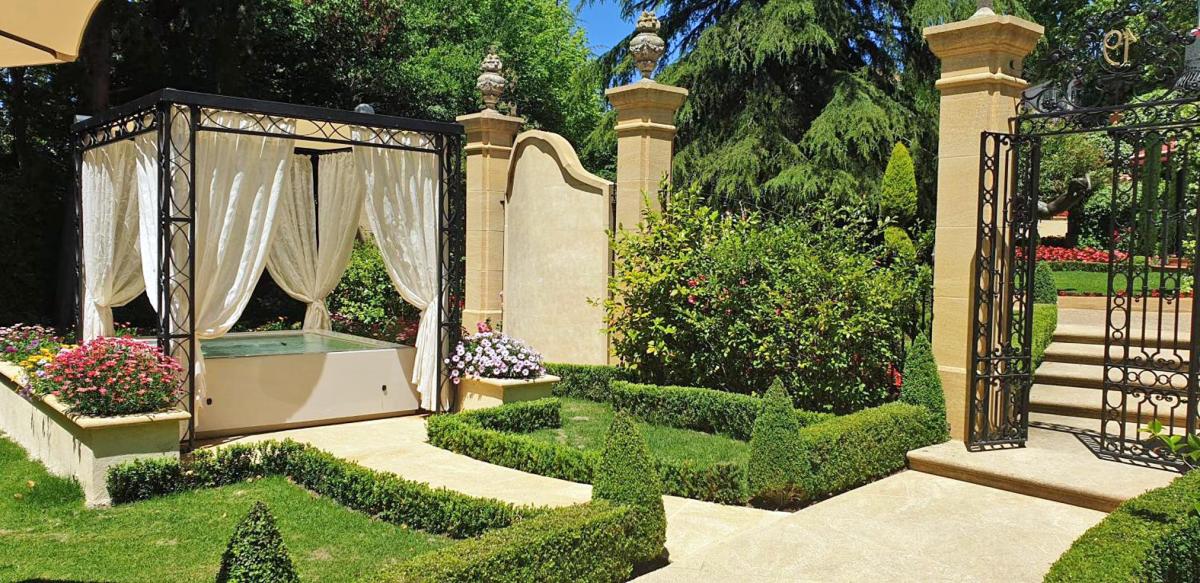 Hotel with private pool - Villa Gallici Hôtel & Spa