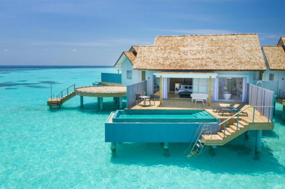 Hotel with private pool - Outrigger Maldives Maafushivaru Resort