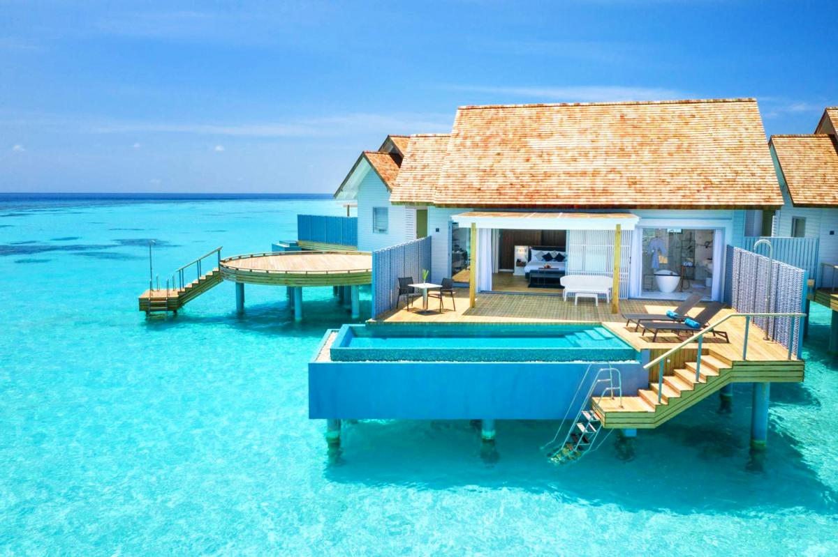 Hotel with private pool - Outrigger Maldives Maafushivaru Resort