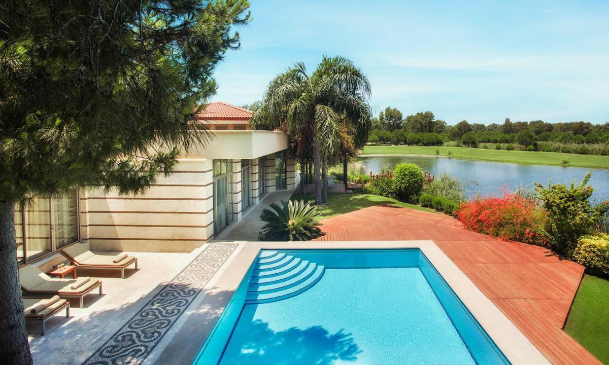 Hotel with private pool - Kempinski Hotel The Dome