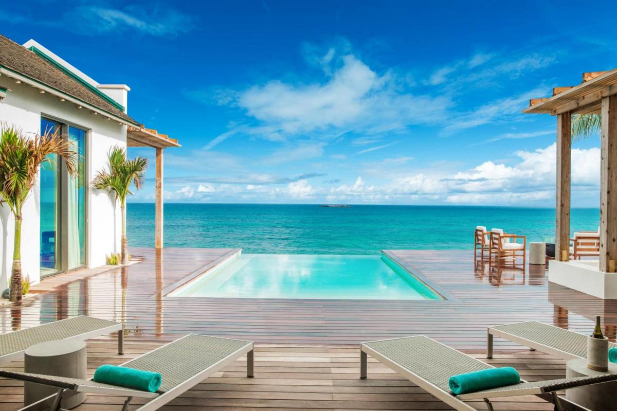 Hotel with private pool - Ambergris Cay Private Island