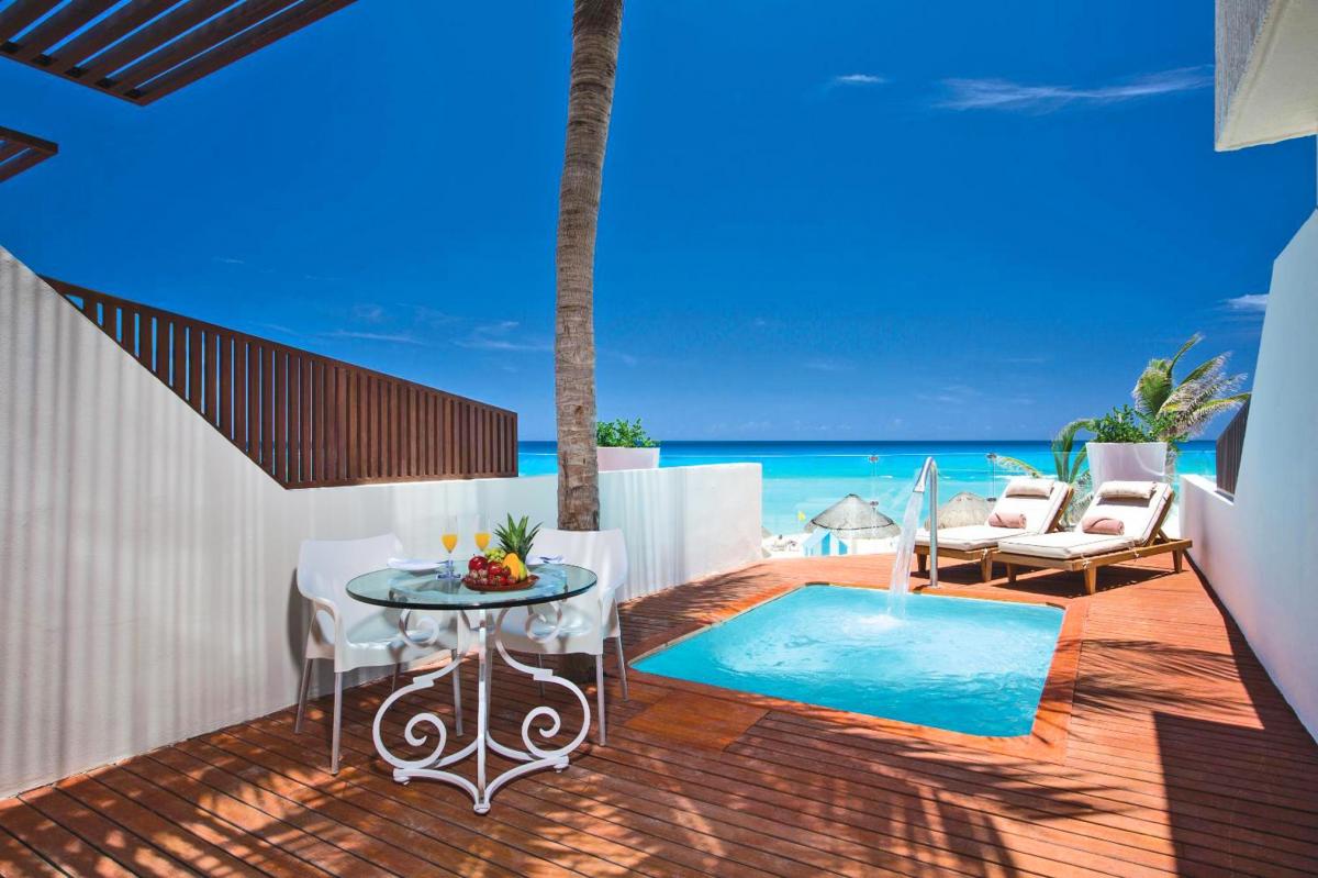 Hotel with private pool - Now Emerald Cancun