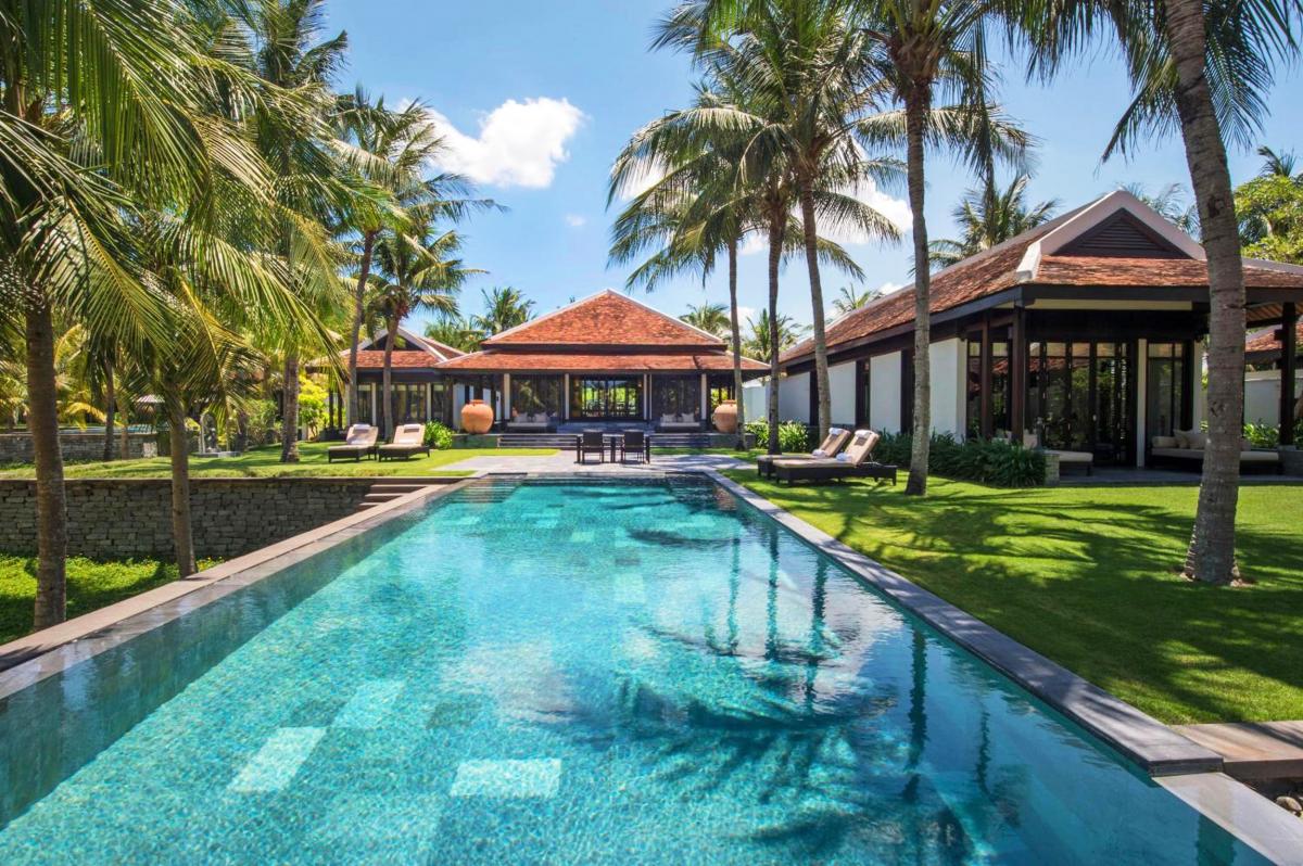 Hotel with private pool - Four Seasons The Nam Hai