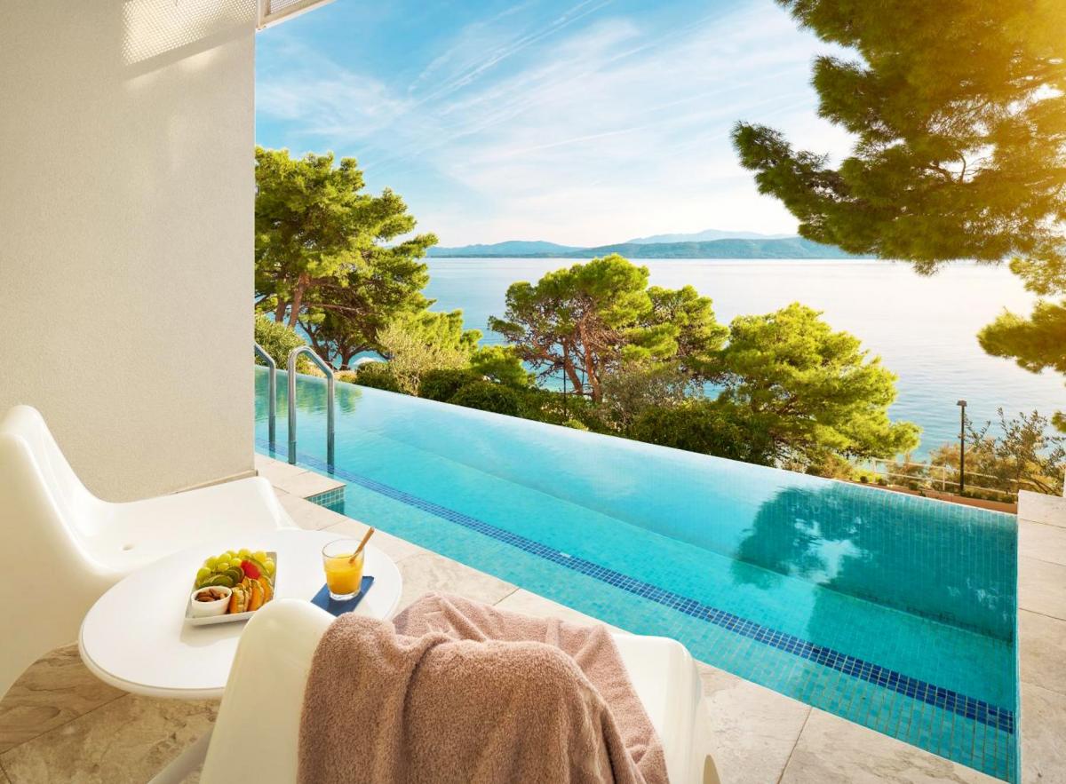 Hotel with private pool - TUI BLUE Makarska - FOR TWO