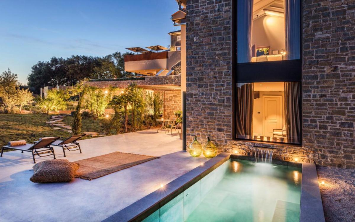 Hotel with private pool - San Canzian Hotel & Residences
