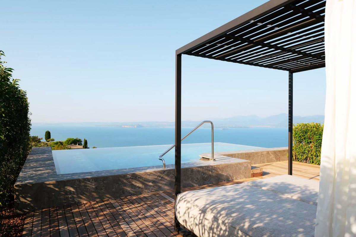 Hotel with private pool - Cape of Senses