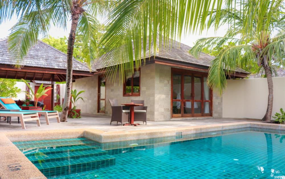 Hotel with private pool - Kuredu Island Resort & Spa