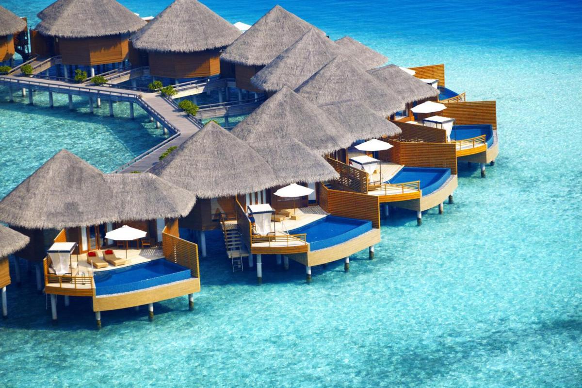 Hotel with private pool - Baros Maldives