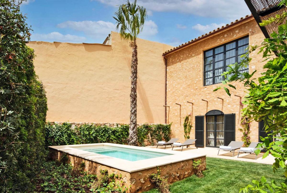 Hotel with private pool - Can Ferrereta