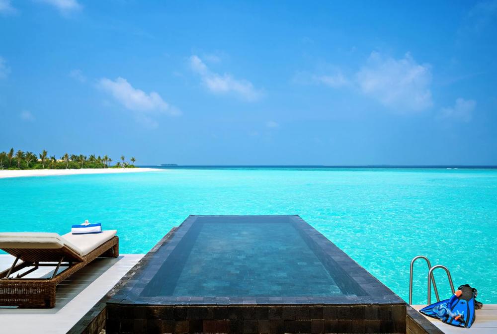 Hotel with private pool - Mövenpick Resort Kuredhivaru Maldives