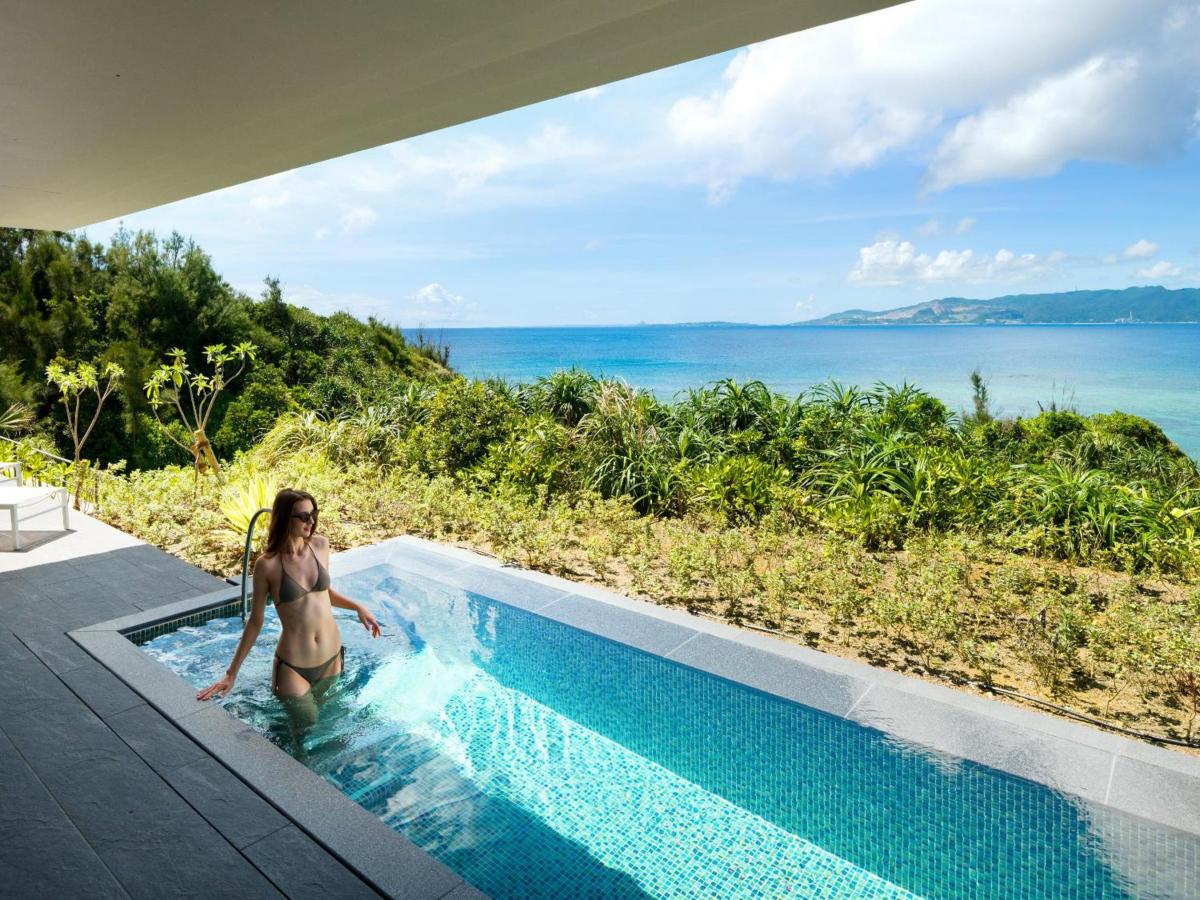Hotel with private pool - Halekulani Okinawa