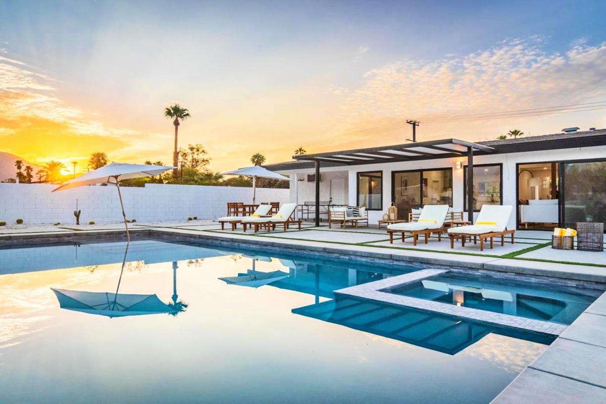 Hotel with private pool - Lux Villa in Palm Springs with Pool!