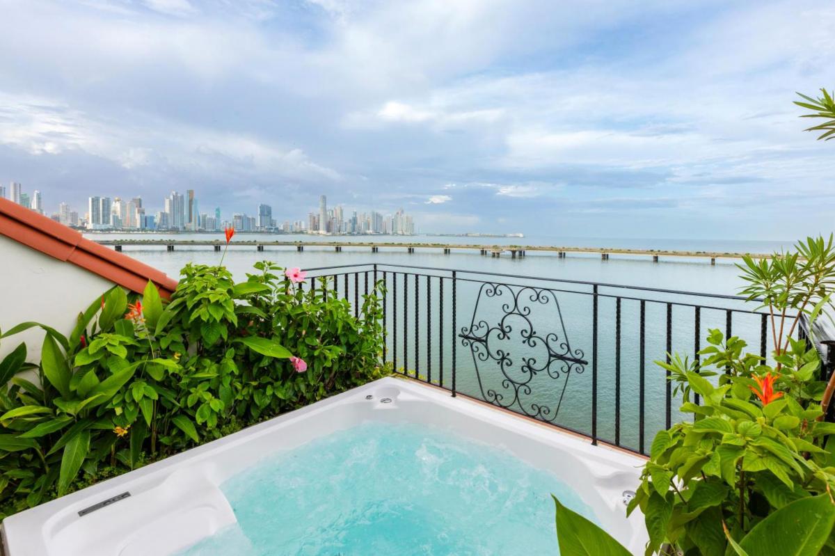 Hotel with private pool - Sofitel Legend Casco Viejo