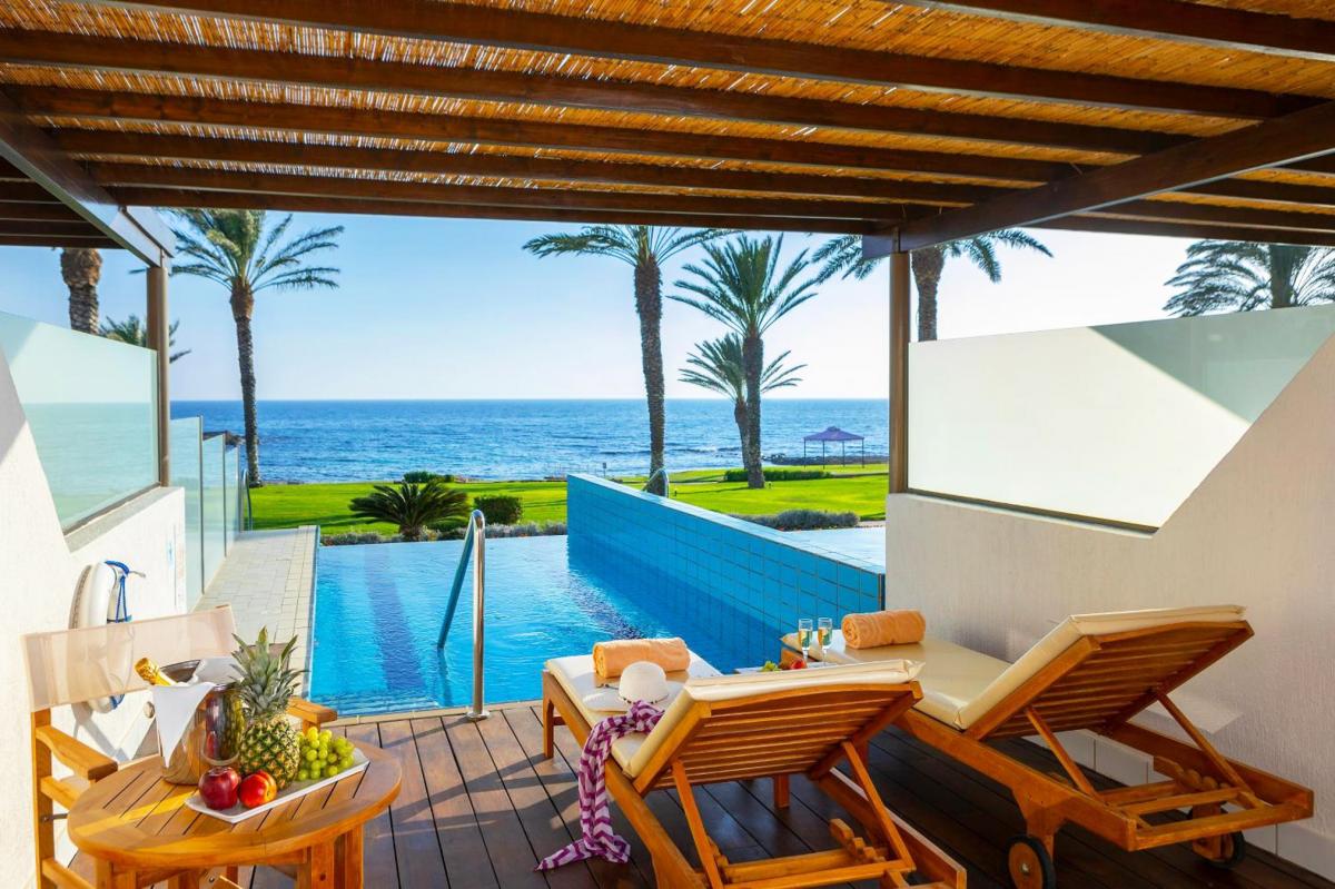 Hotel with private pool - Constantinou Bros Athena Beach Hotel