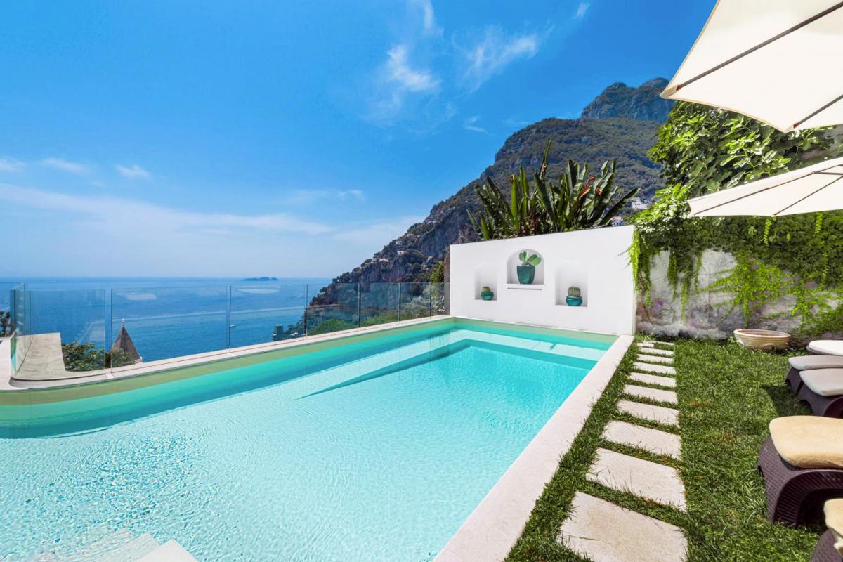 Hotel with private pool - Villa Magia