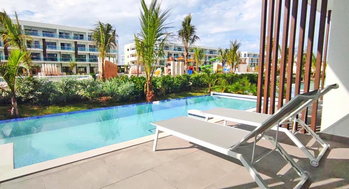 Hotel with private pool - Serenade Punta Cana Beach & Spa Resort