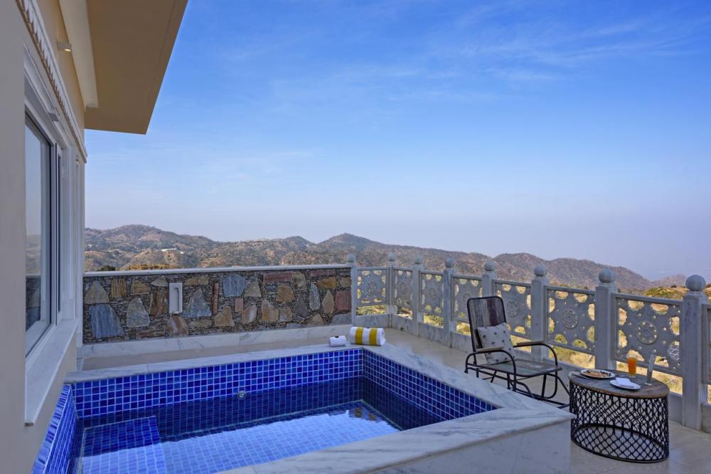 Hotel with private pool - Fateh Safari Suites