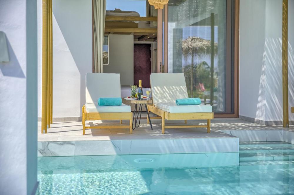Hotel with private pool - Alia Luxury Suites
