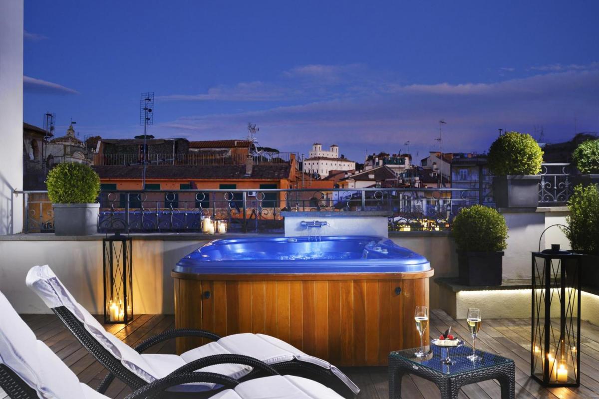 Hotel with private pool - The First Roma Arte