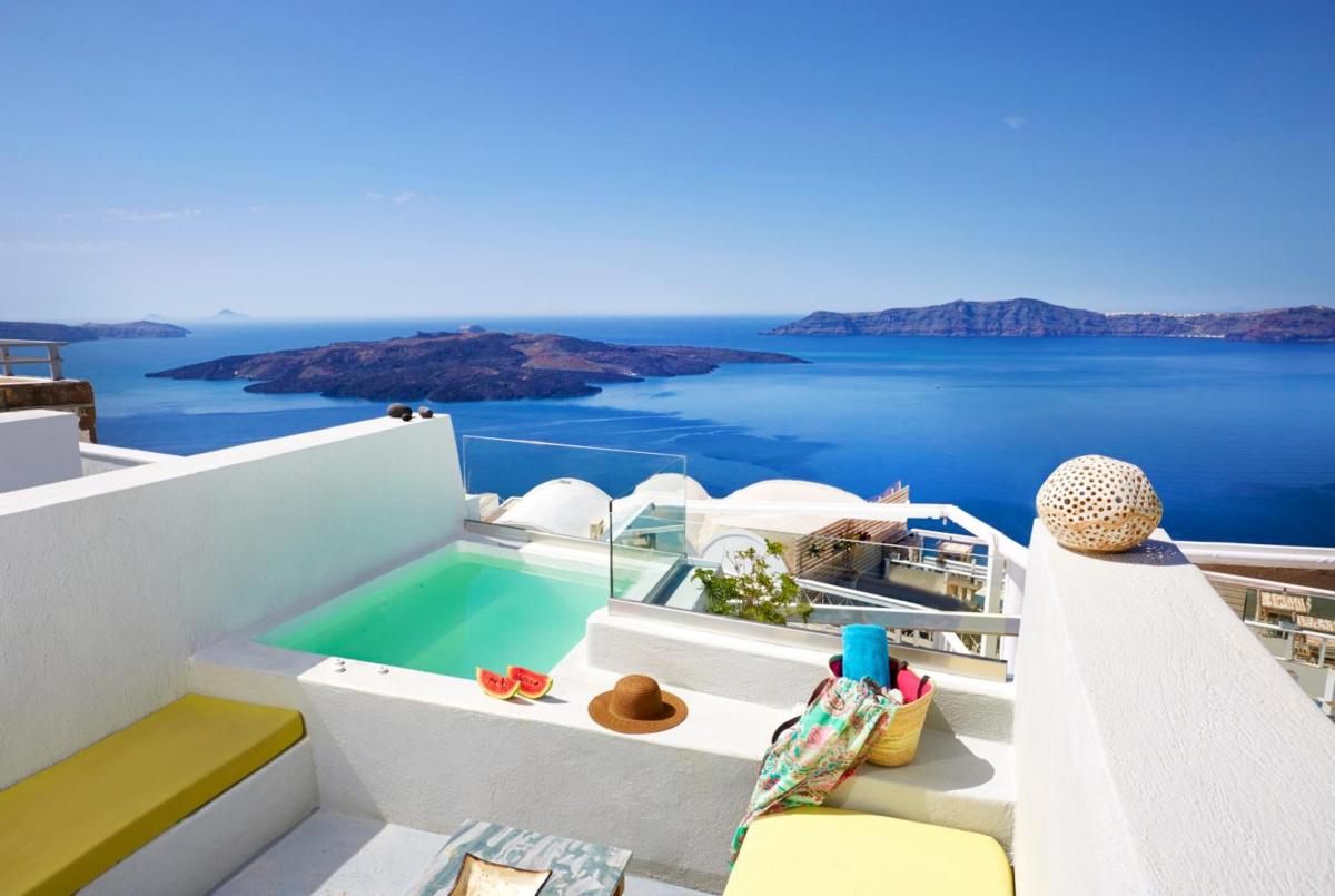 Hotel with private pool - Caldera Apex View Suites