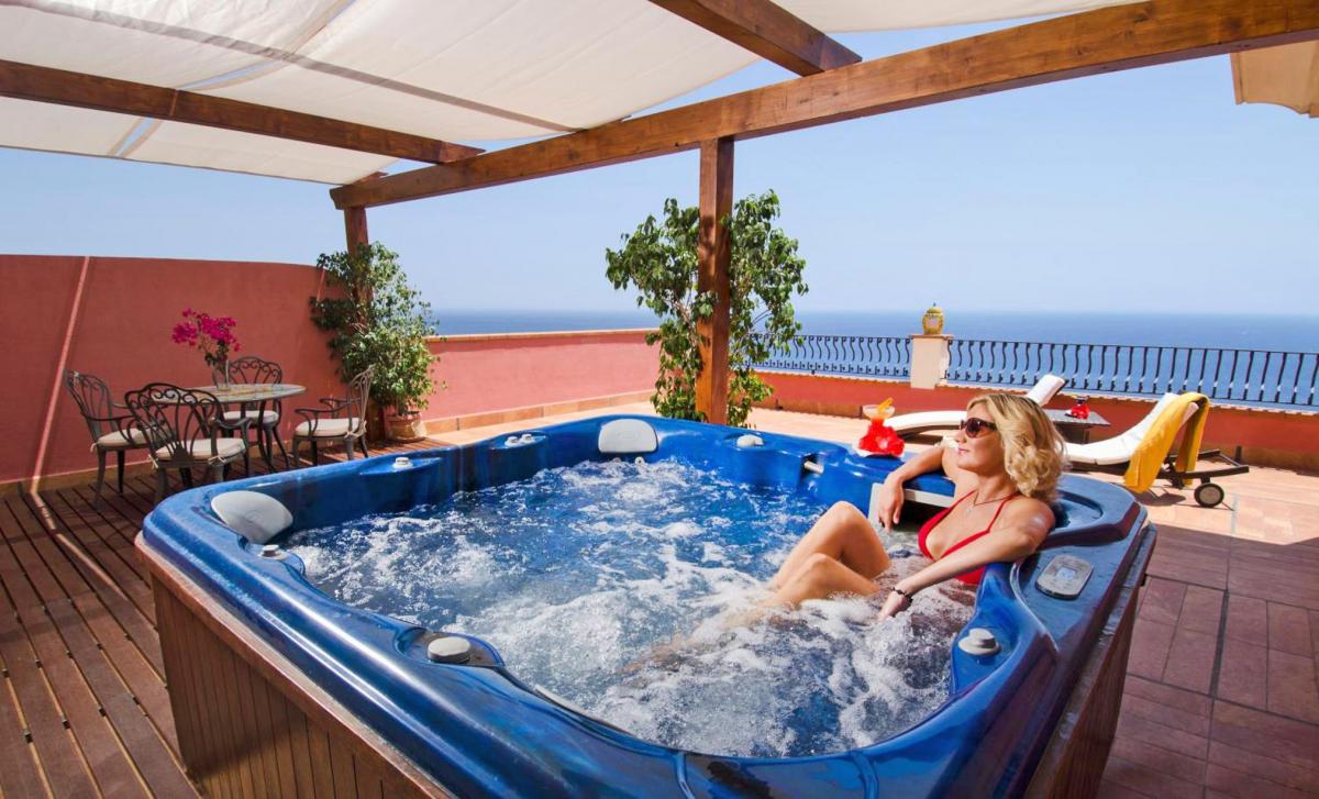 Hotel with private pool - Baia Taormina Hotels & Spa