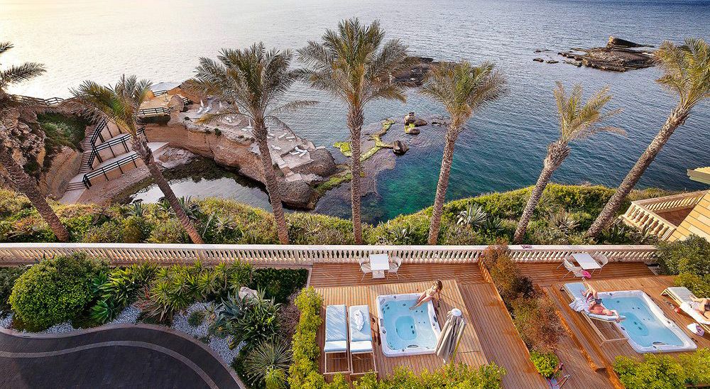 Hotel with private pool - Grand Hotel Minareto