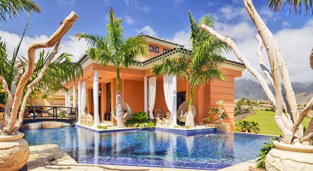 Hotel with private pool - Royal Garden Villas