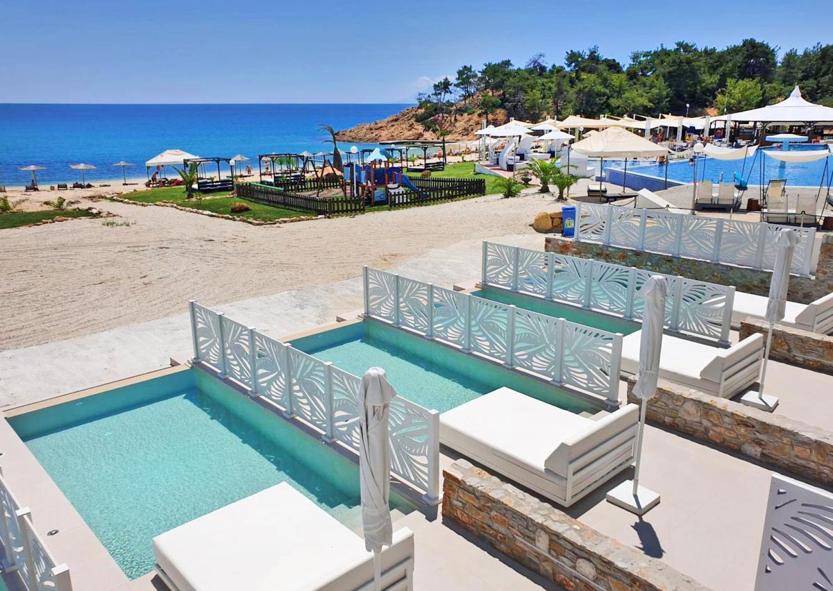 Hotel with private pool - Blue Dream Palace Trypiti Beach Resort & Spa