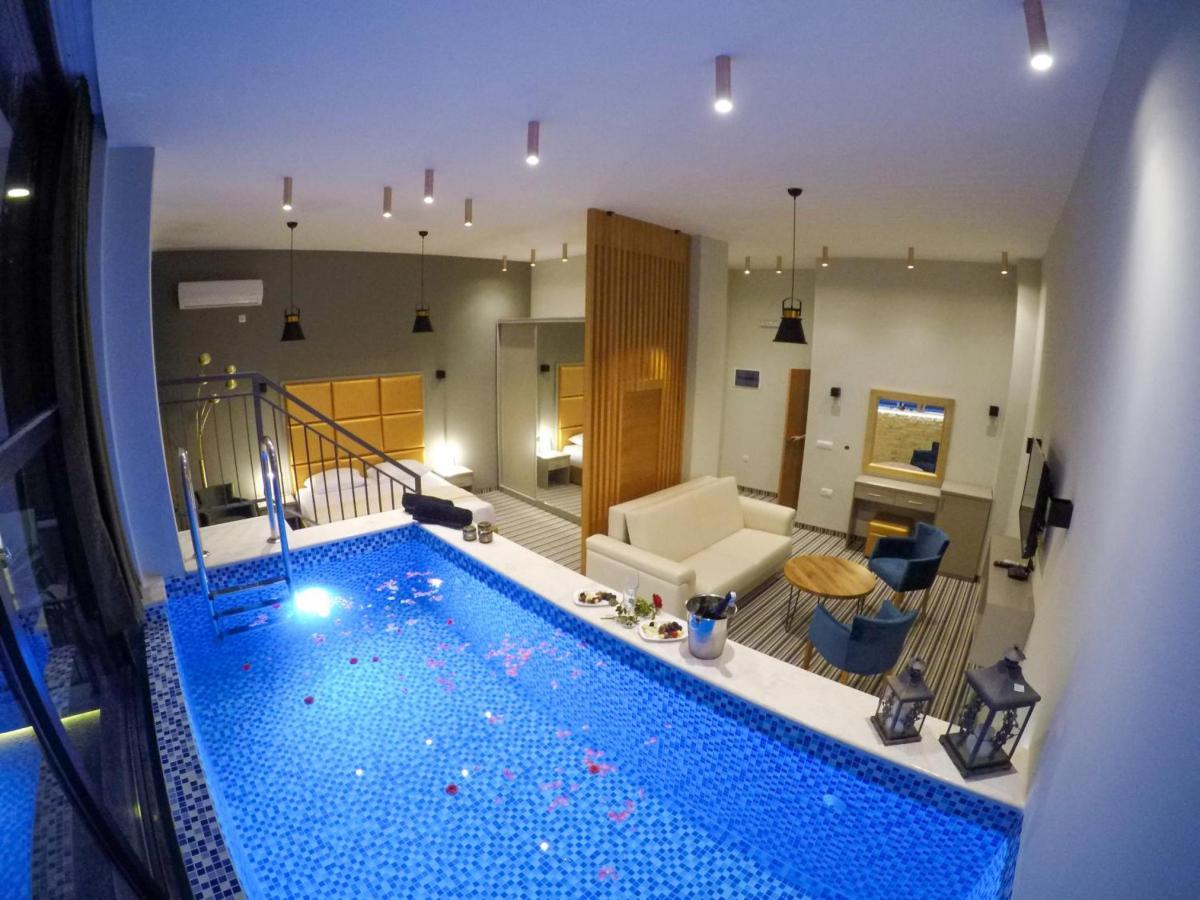 Hotel with private pool - AM Palace