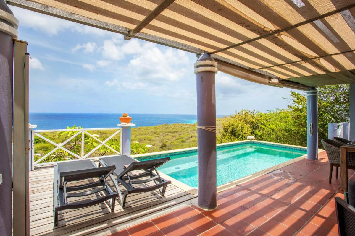 Hotel with private pool - Villa Coral Breeze