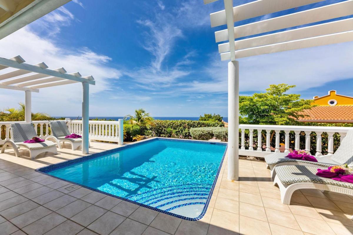 Hotel with private pool - Coral Estate Rentals