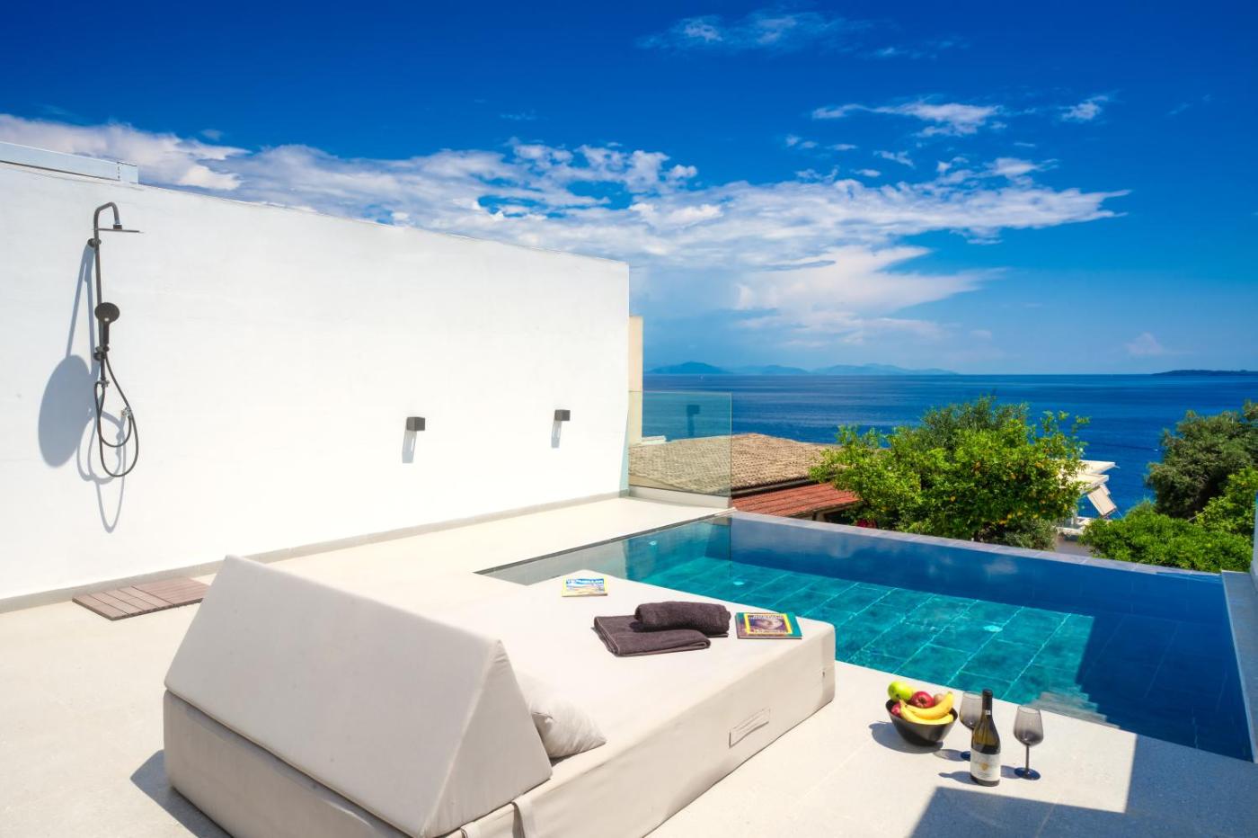 Hotel with private pool - Akrogiali Apartments