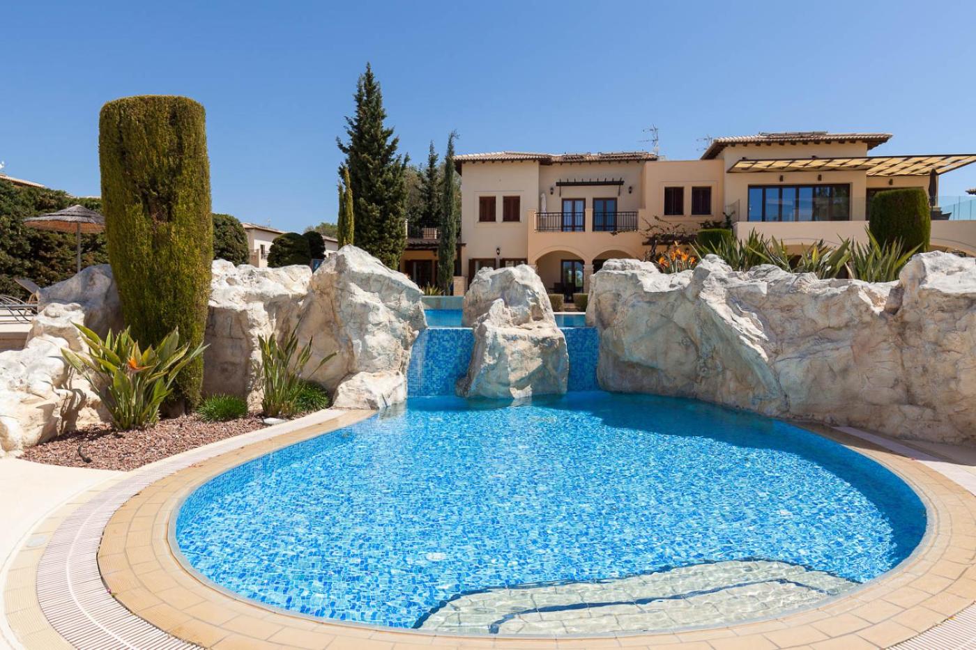 Hotel with private pool - Aphrodite Hills Holiday Residences