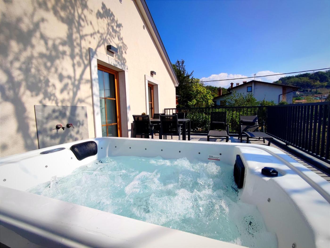Hotel with private pool - Boutique rooms by Petrič winery