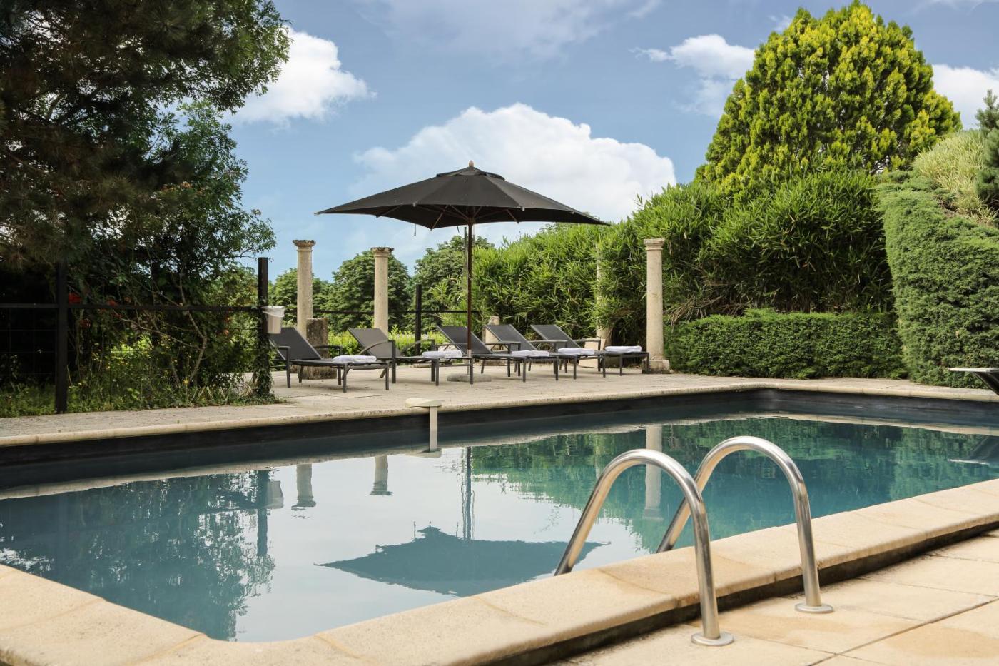 Hotel with private pool - Château Les Merles et ses Villas