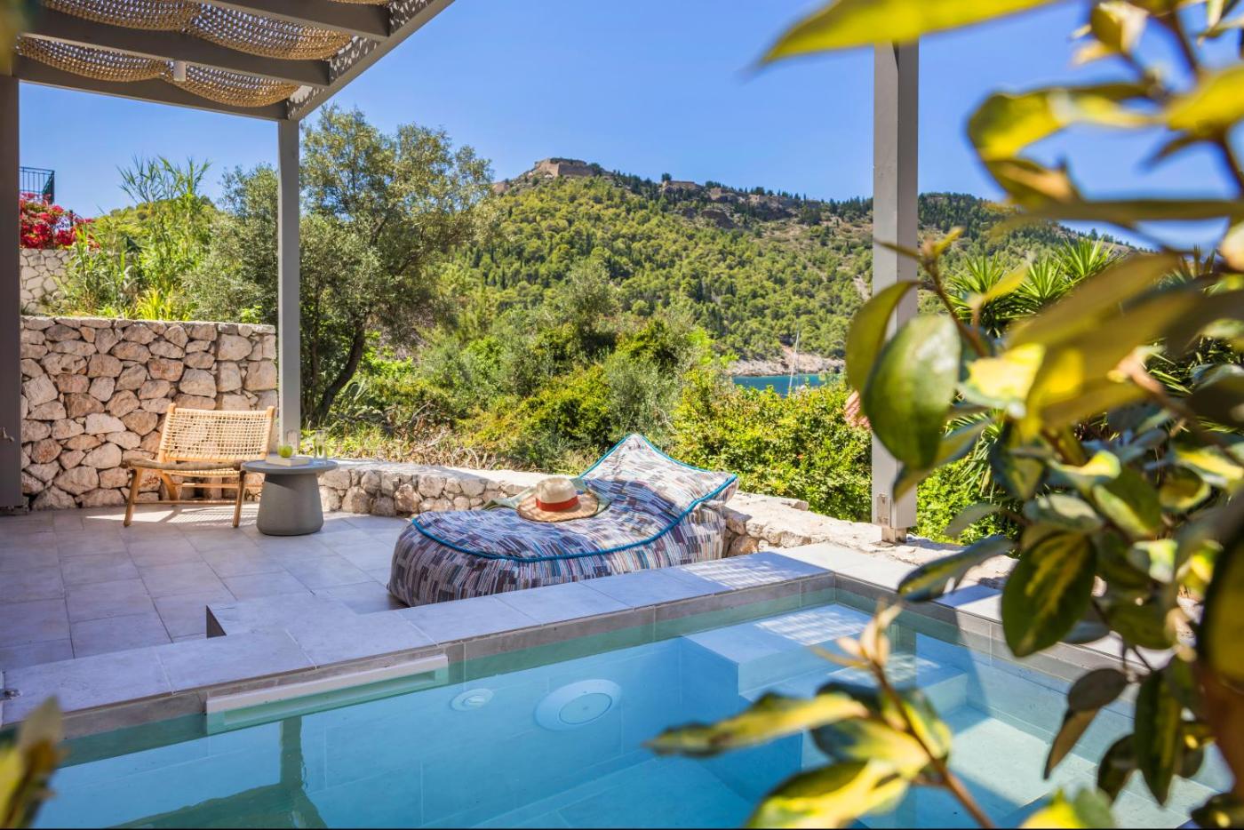 Hotel with private pool - Chromata Assos Villas Kefalonia