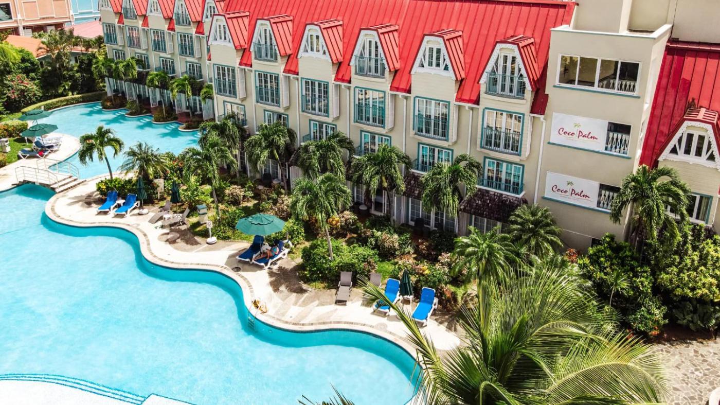 Hotel with private pool - Coco Palm