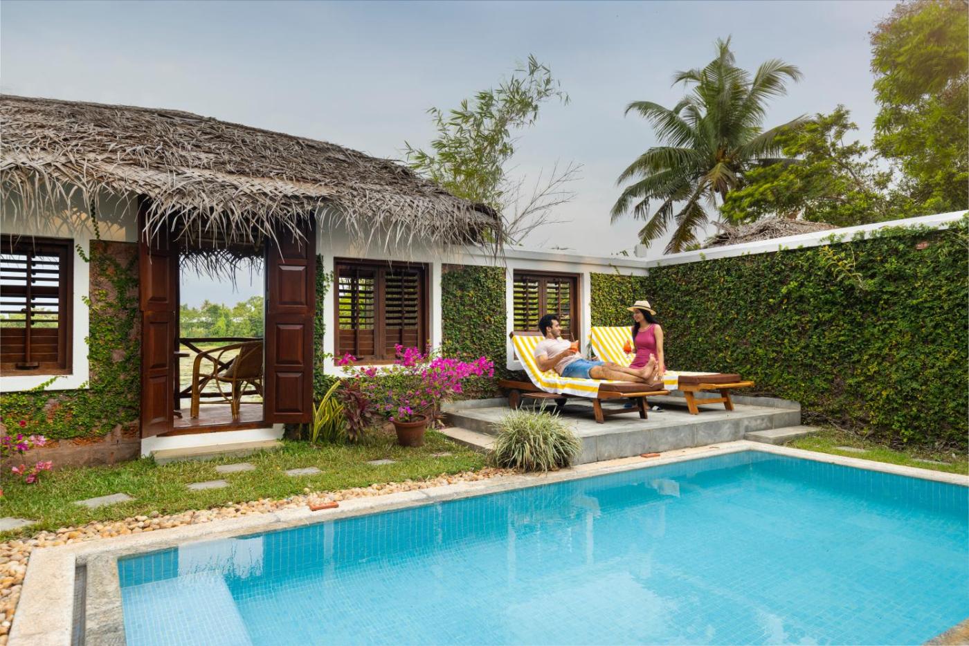 Hotel with private pool - Coconut Lagoon