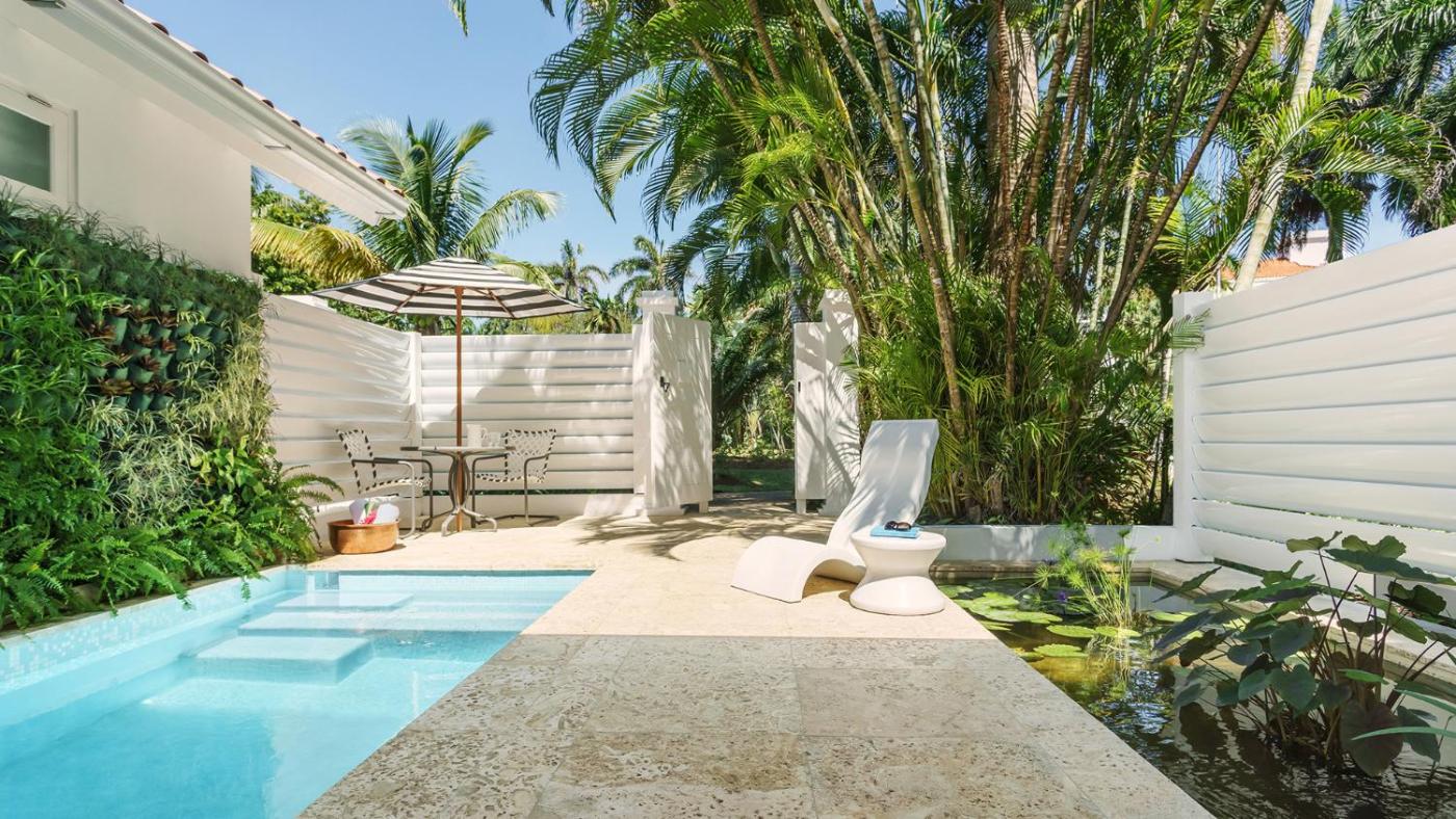 Hotel with private pool - Couples Tower Isle