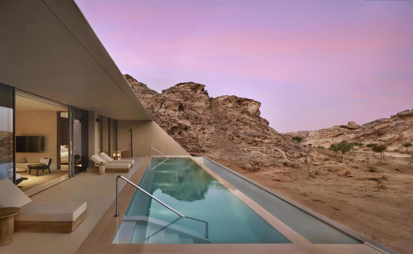 Hotel with private pool - Desert Rock Resort
