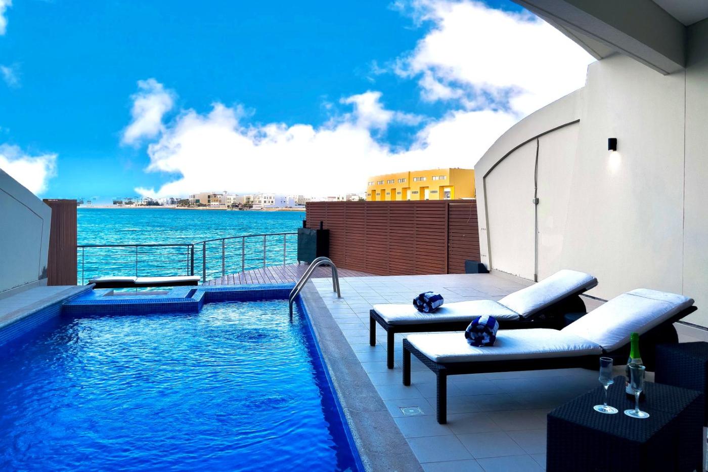 Hotel with private pool - Dragon Hotel And Resort