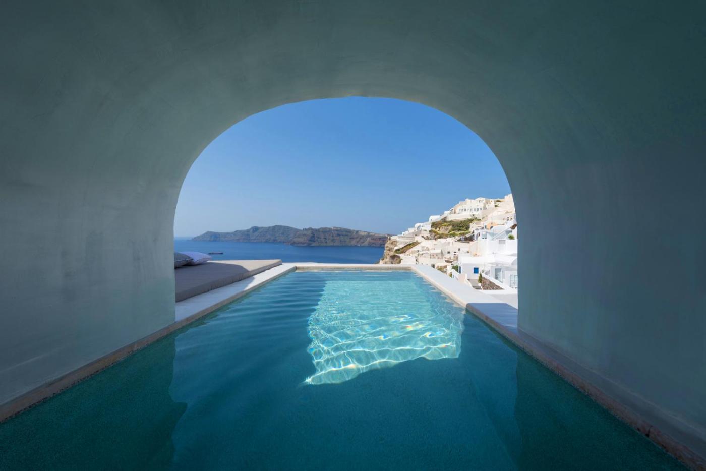 Hotel with private pool - Echoes Luxury Suites