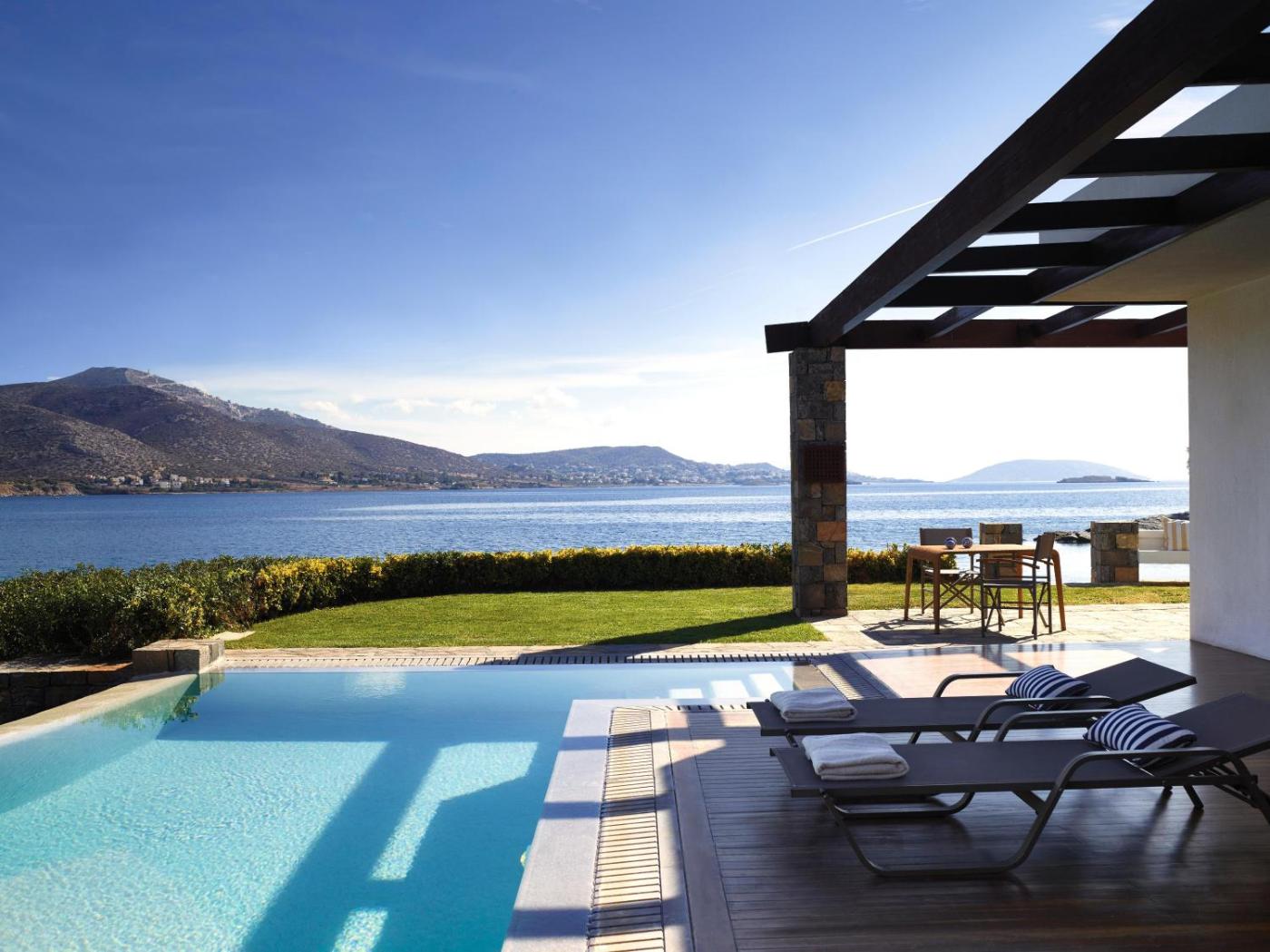 Hotel with private pool - Grand Resort Lagonissi