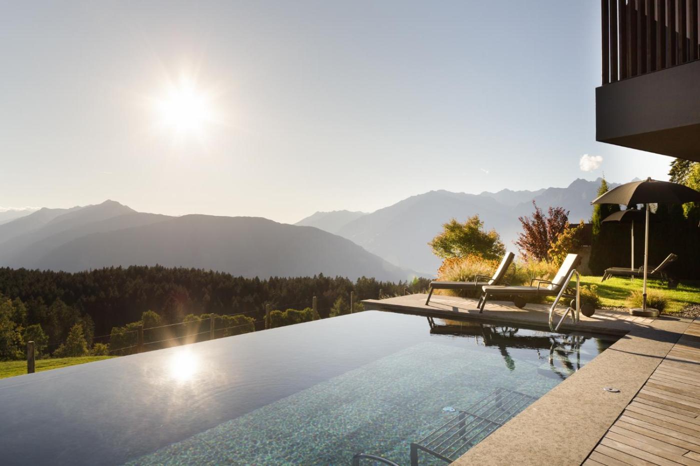 Hotel with private pool - Hotel Chalet Mirabell