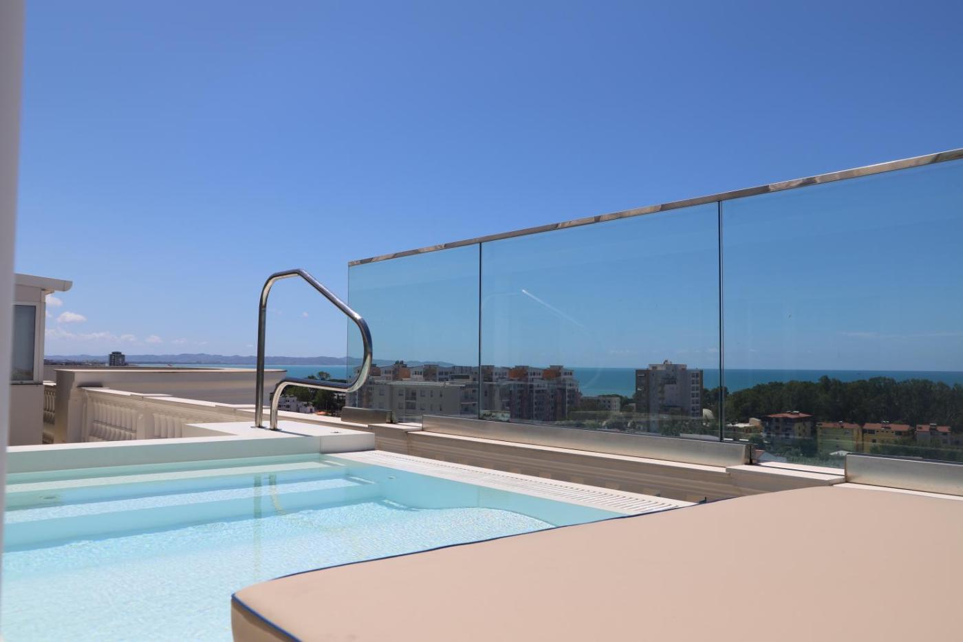 Hotel with private pool - Hotel Villa Pascucci