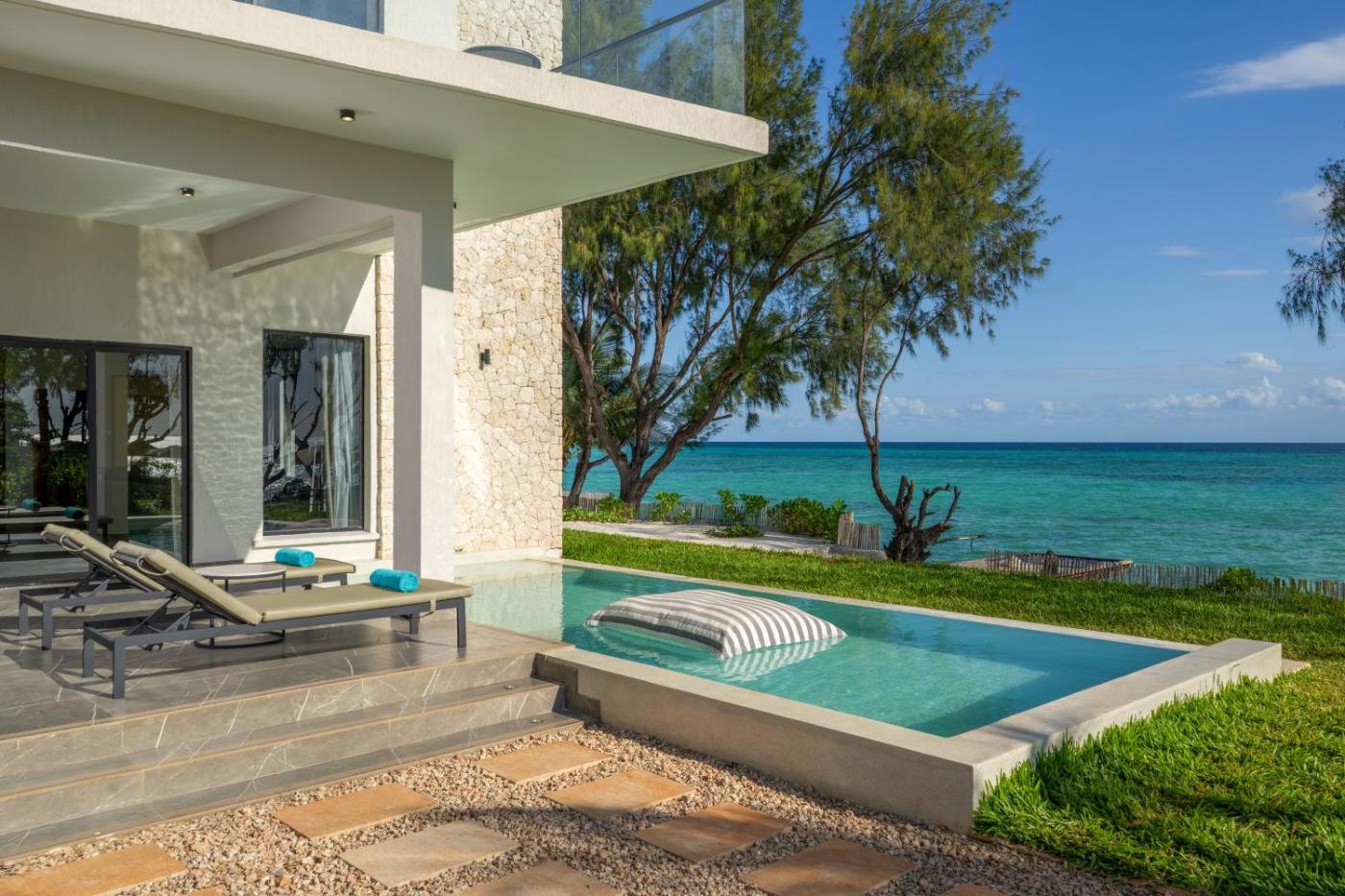 Hotel with private pool - Johari Beach Resort