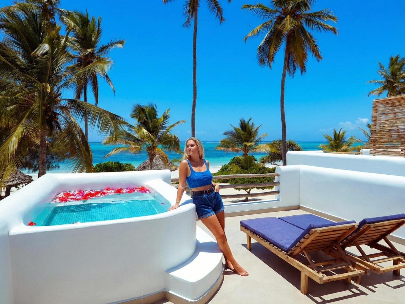 Hotel with private pool - Kijani Beach Villas