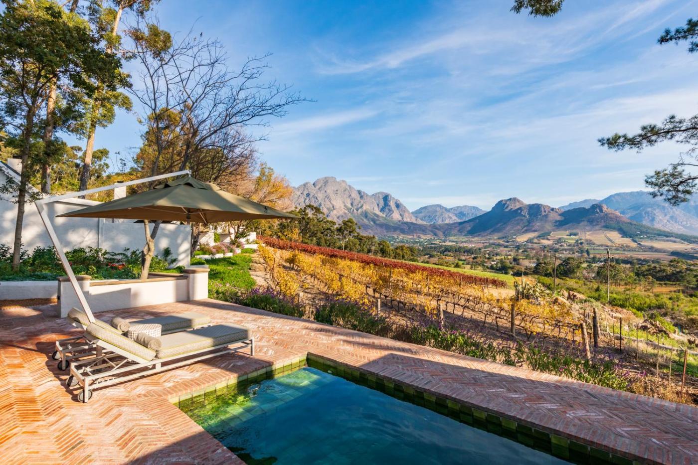 Hotel with private pool - La Petite Ferme
